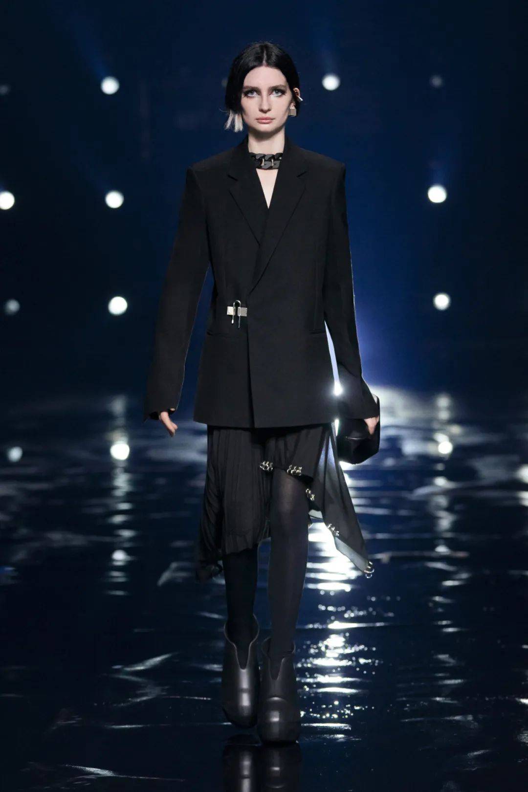 黑色|纯黑世界：Givenchy2021秋冬