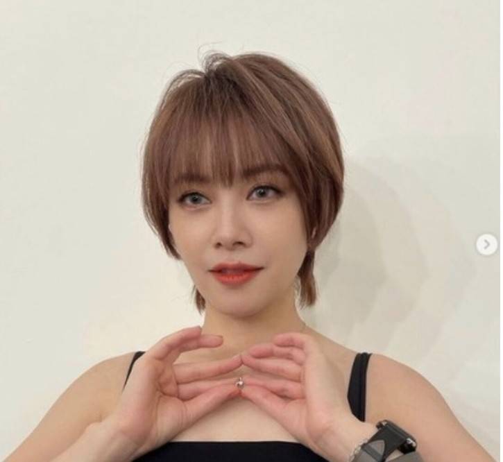 曾经火遍全国,现靠出席小商演捞金_徐怀钰