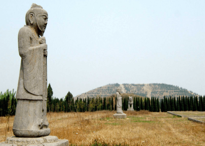 死不忘君"诏令追谥李弘为"孝敬皇帝",并以天子礼仪厚葬于恭陵