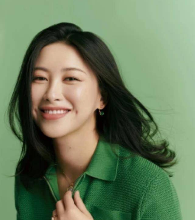 手部|朱珠画画打发孕期生活，近照曝光真实孕后状态，颈纹明显手起死皮