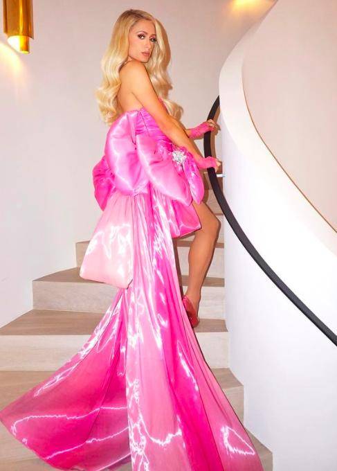 节目组|希尔顿爆笑真人秀，戴钻石口罩买菜，卡戴珊从嘉宾变丫鬟？