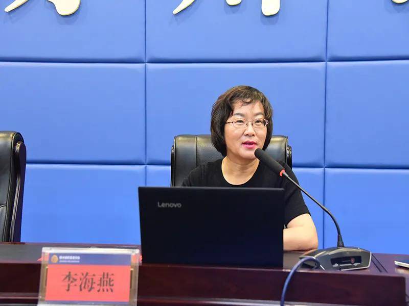 授课中,李海燕老师以" 正念生活 "为主题,阐述了指战员生活中常见心理