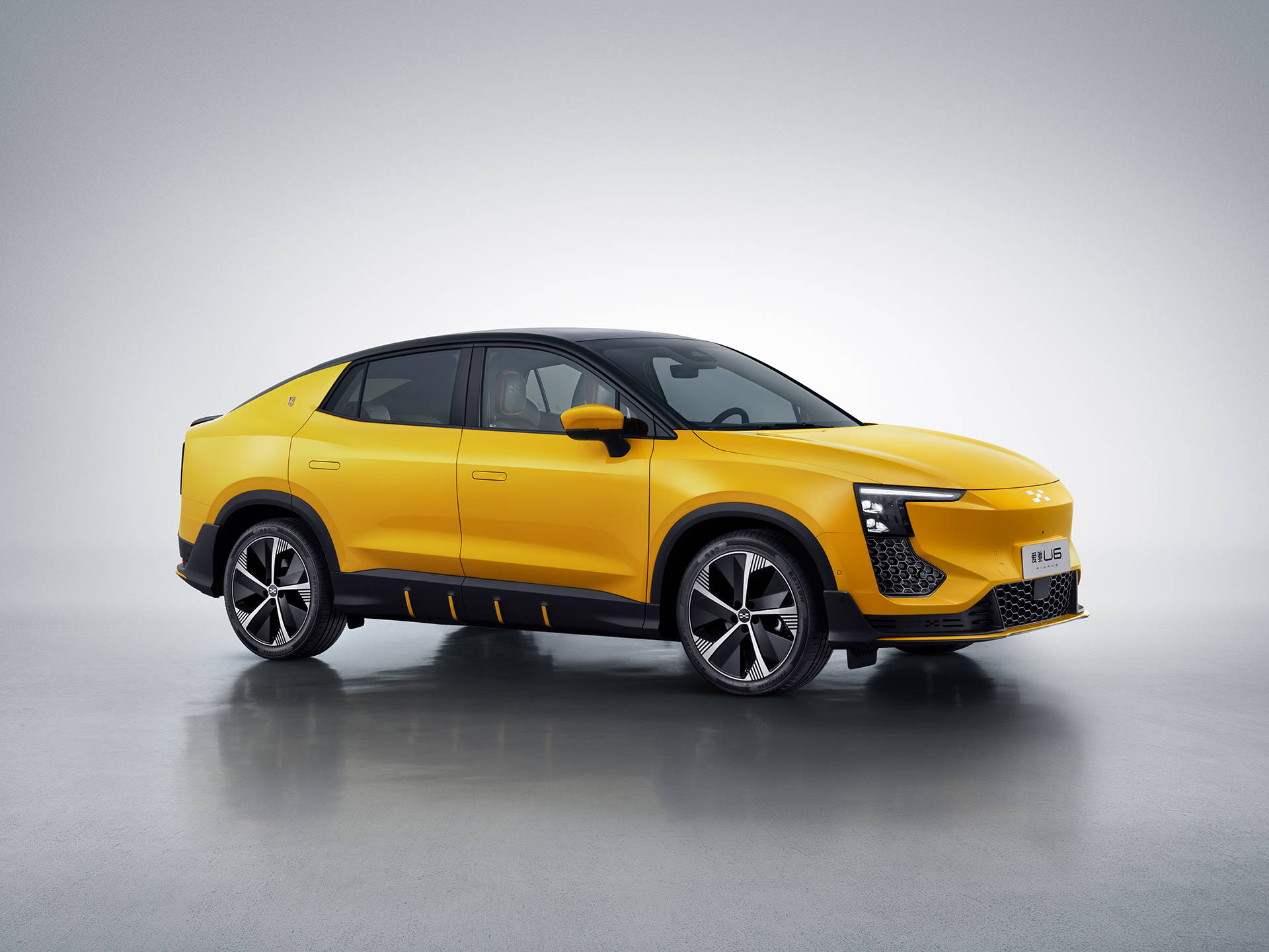 爱驰ai-tech科技日带你探究u6魅力 想了解它不妨从全景天幕开始-汽车