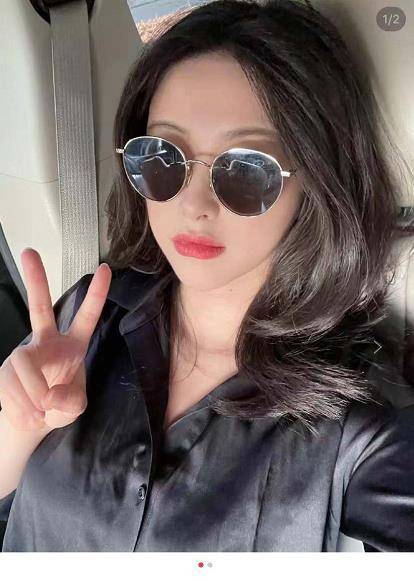 手部|朱珠画画打发孕期生活，近照曝光真实孕后状态，颈纹明显手起死皮