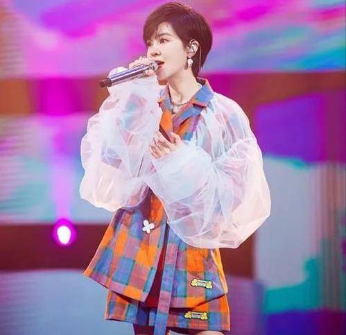 黑色|姐姐私服大盘点：张雨绮又纯又欲，郁可唯少女感十足，宁静太飒了