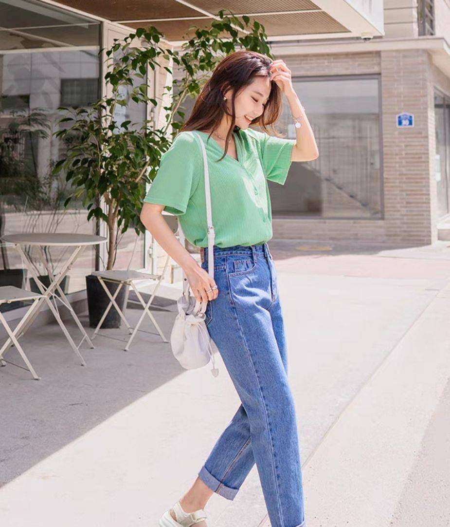 佟大为|佟大为老婆随性过头，网纱连衣裙搭配“沙滩鞋”，违和感溢出屏幕