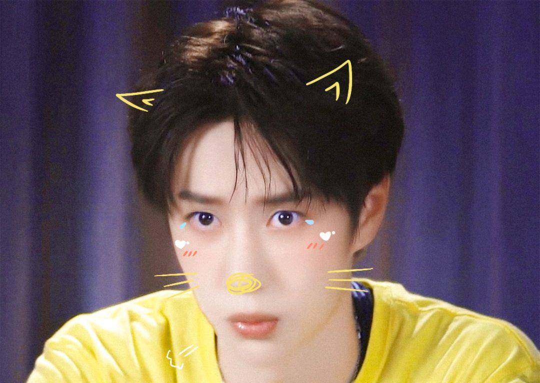 街舞|久违了！王一博出街外套引人注目，修身的牛仔裤凸显好身材