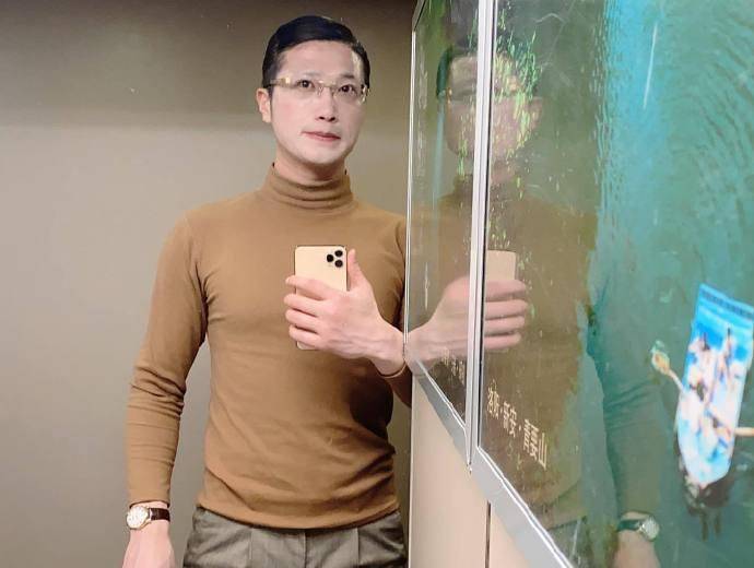 怎么自拍高质量照片 a3899bbfeee54679ac3da4e3d456ef1d.jpeg