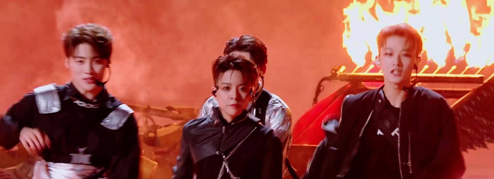 一身|《创造营》预告好甜,赞多公主抱毛晓彤,米卡壁咚鞠婧祎,孟美岐却遭吐槽