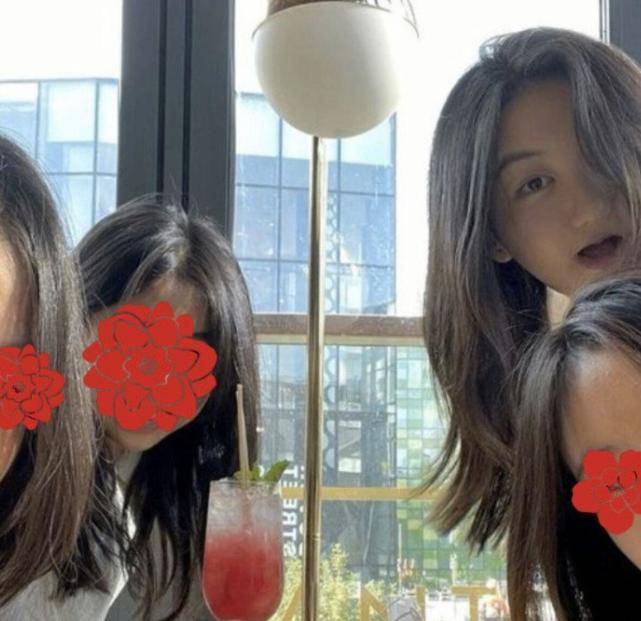 大腿|李亚鹏和女儿关系真好！为逗乐女儿竟亲女儿大腿，李嫣打扮好成熟