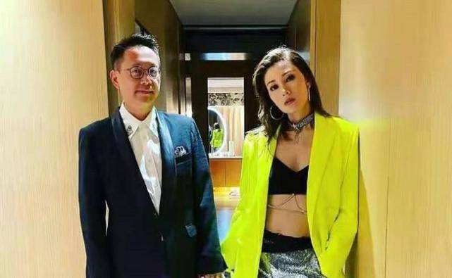 女神|51岁李嘉欣为姐姐庆生！穿蕾丝裙超美艳，站旁边都抢C位姐姐风头