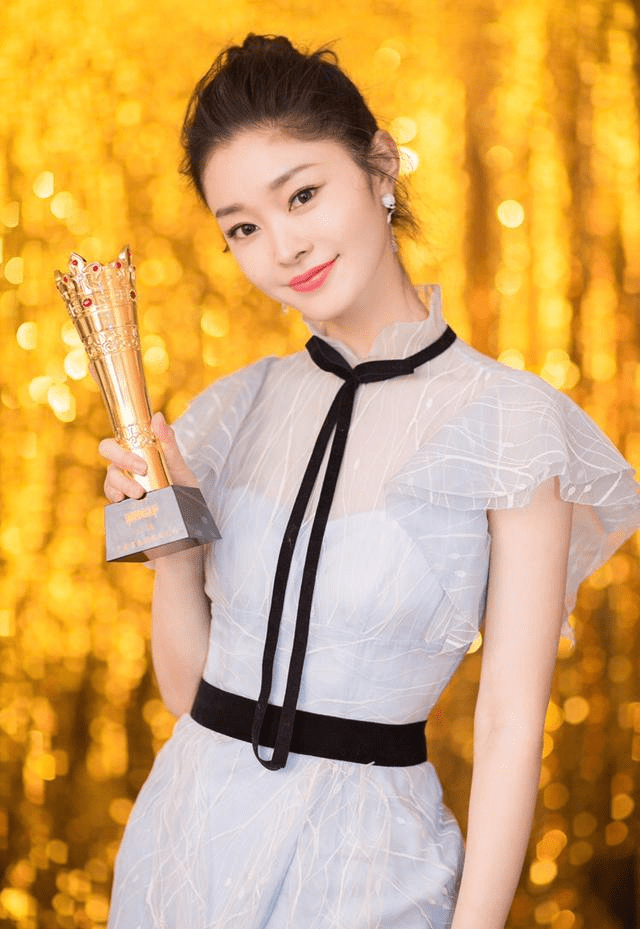 透视|气质的女人玩性感,宋轶就算穿着“低俗”的裙装,也不影响高雅感