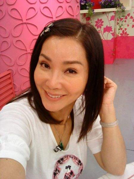 原创邱泽和唐嫣曾有过恋情后来爱上了62岁的陈美凤这对母子恋绝了