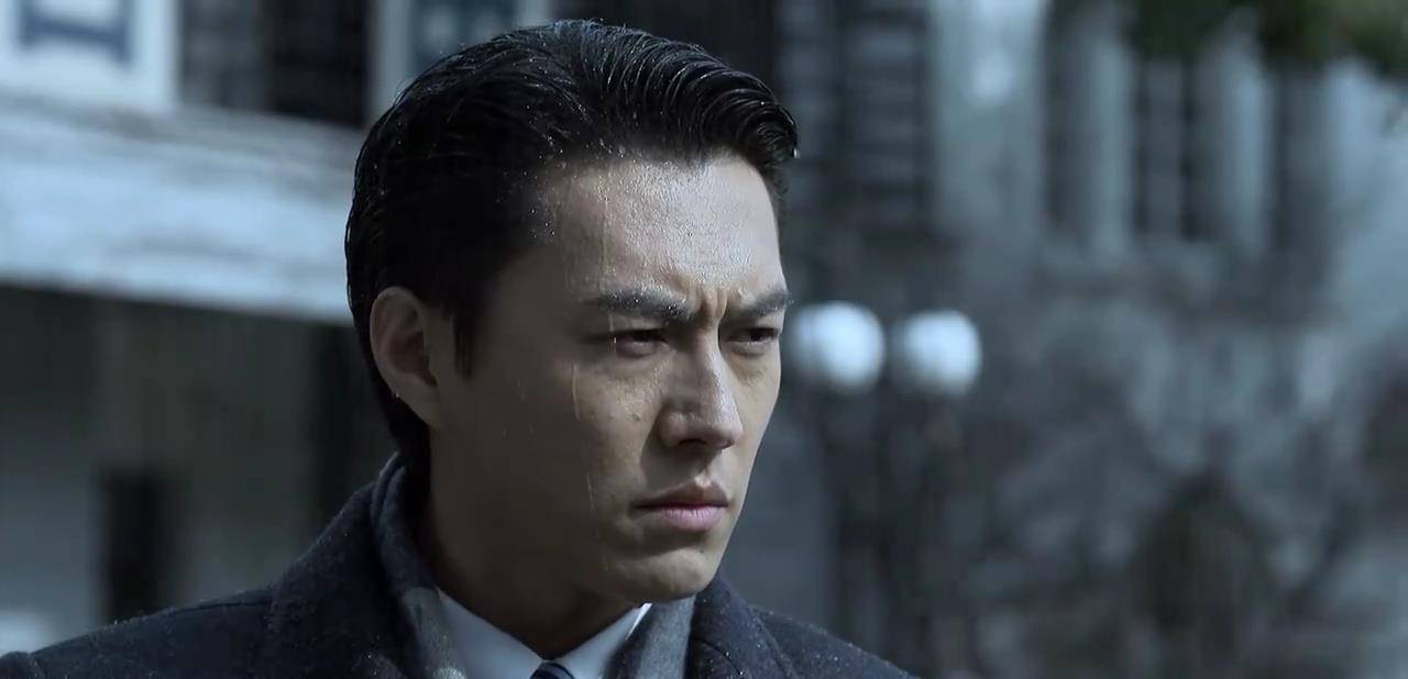 因为|43岁靳东1993年出道，二十多年摸爬滚打，如今成为富豪身价过亿