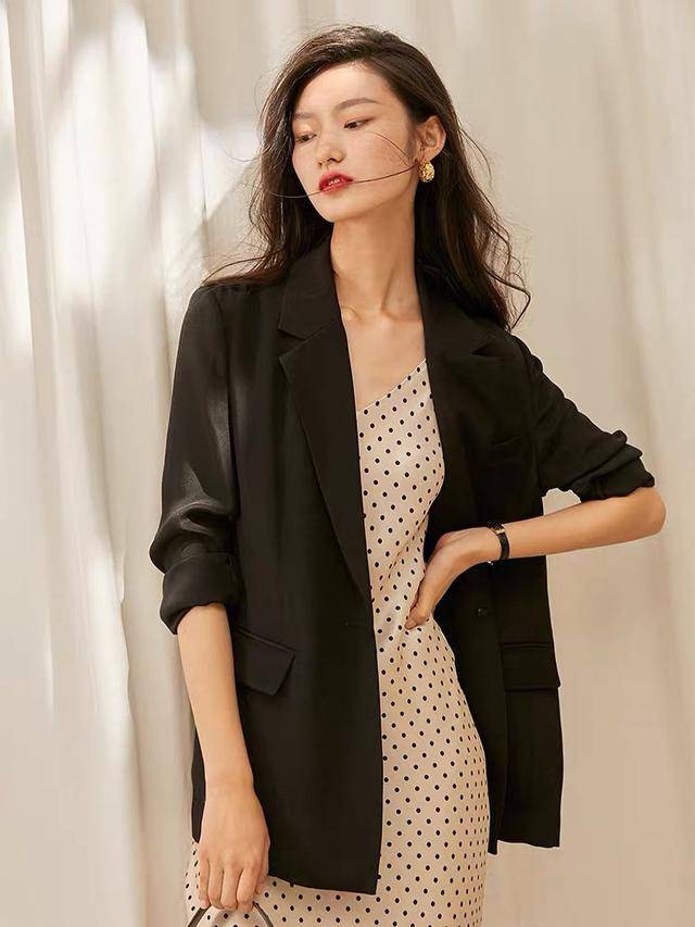 风衣|上游时尚|初秋通勤穿搭,怎么穿好看又时髦