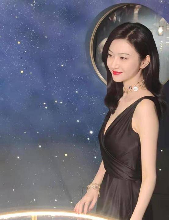 服装|Dior活动生图：景甜一看就是富家小姐，章若楠、于文文明星气真重