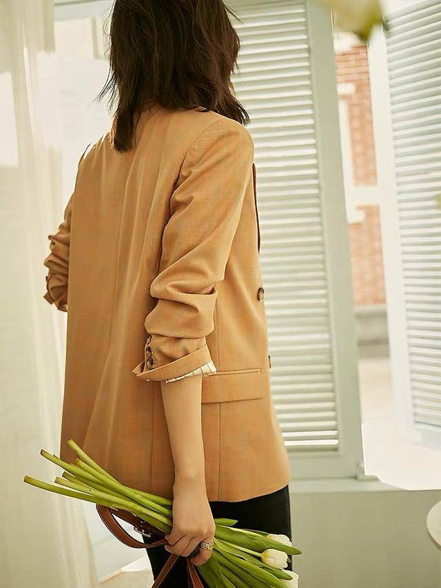 风衣|上游时尚|初秋通勤穿搭,怎么穿好看又时髦