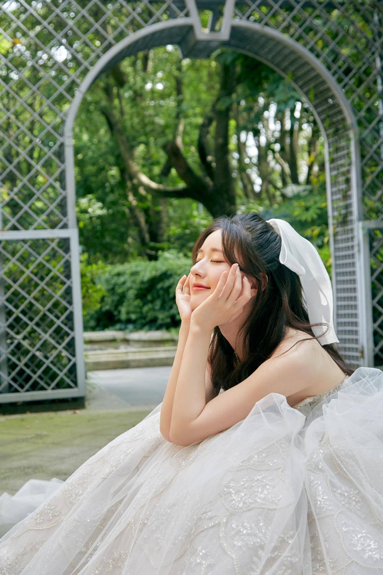 美貌|风格比美貌更重要!张子枫钟楚曦长相平平却耀眼,穿搭氛围感真强