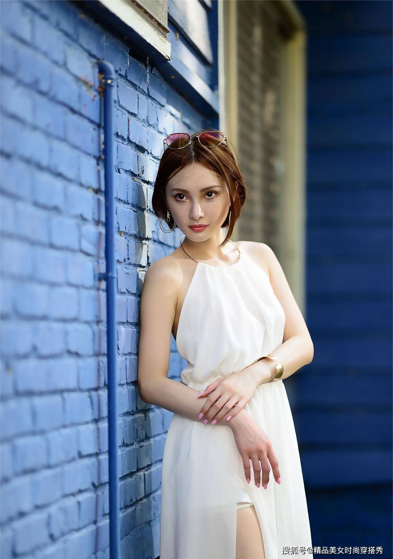 设计|时尚又好搭的白色连衣裙——挂脖设计时尚感超强