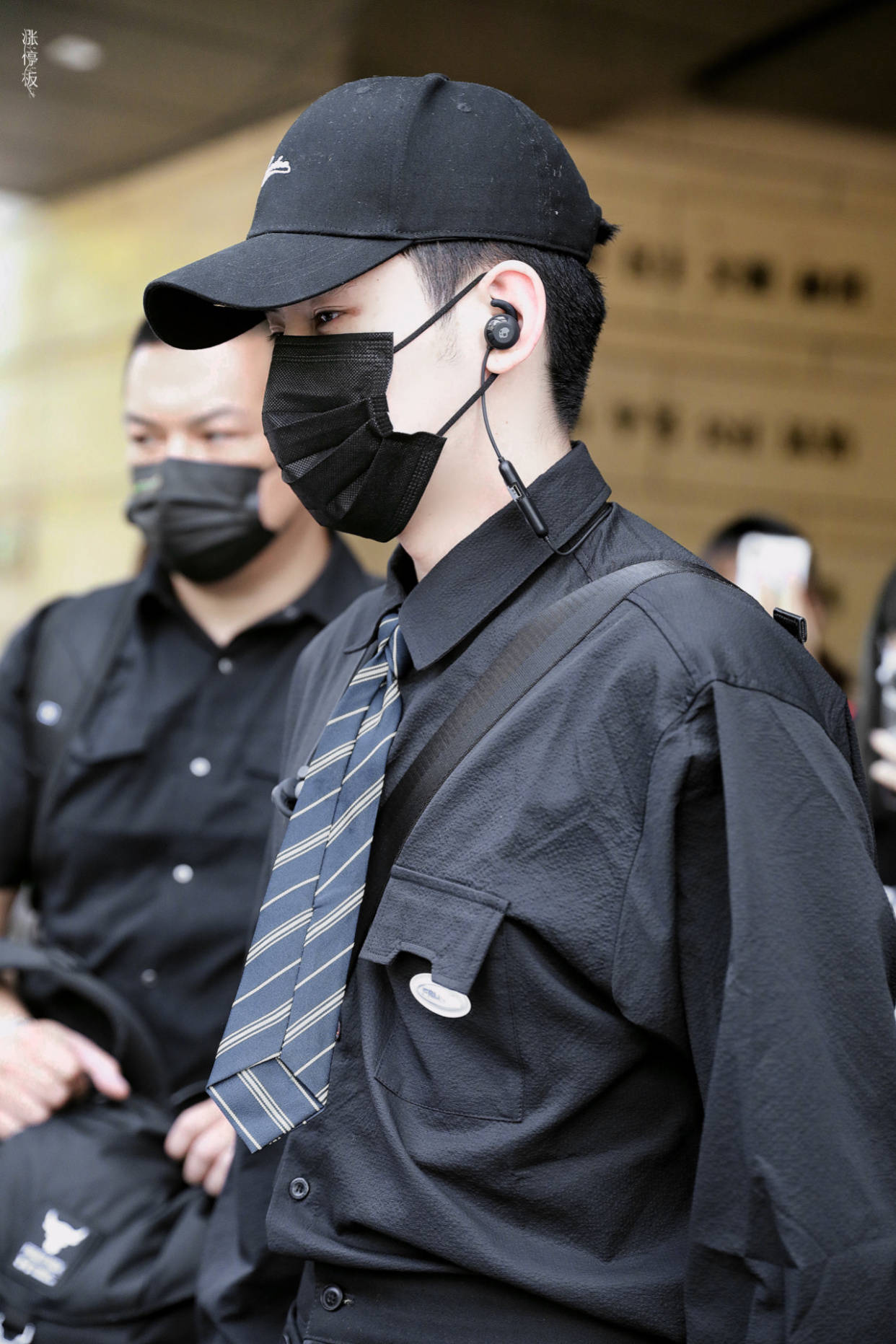 任豪|任豪的衬衣造型看不懂，人帅衣好却没穿出风格：男士穿搭分析