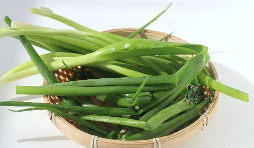 加点|不用早起也能吃到，粗粮发面早餐饼，加点菜叶如此煎，味道真是好