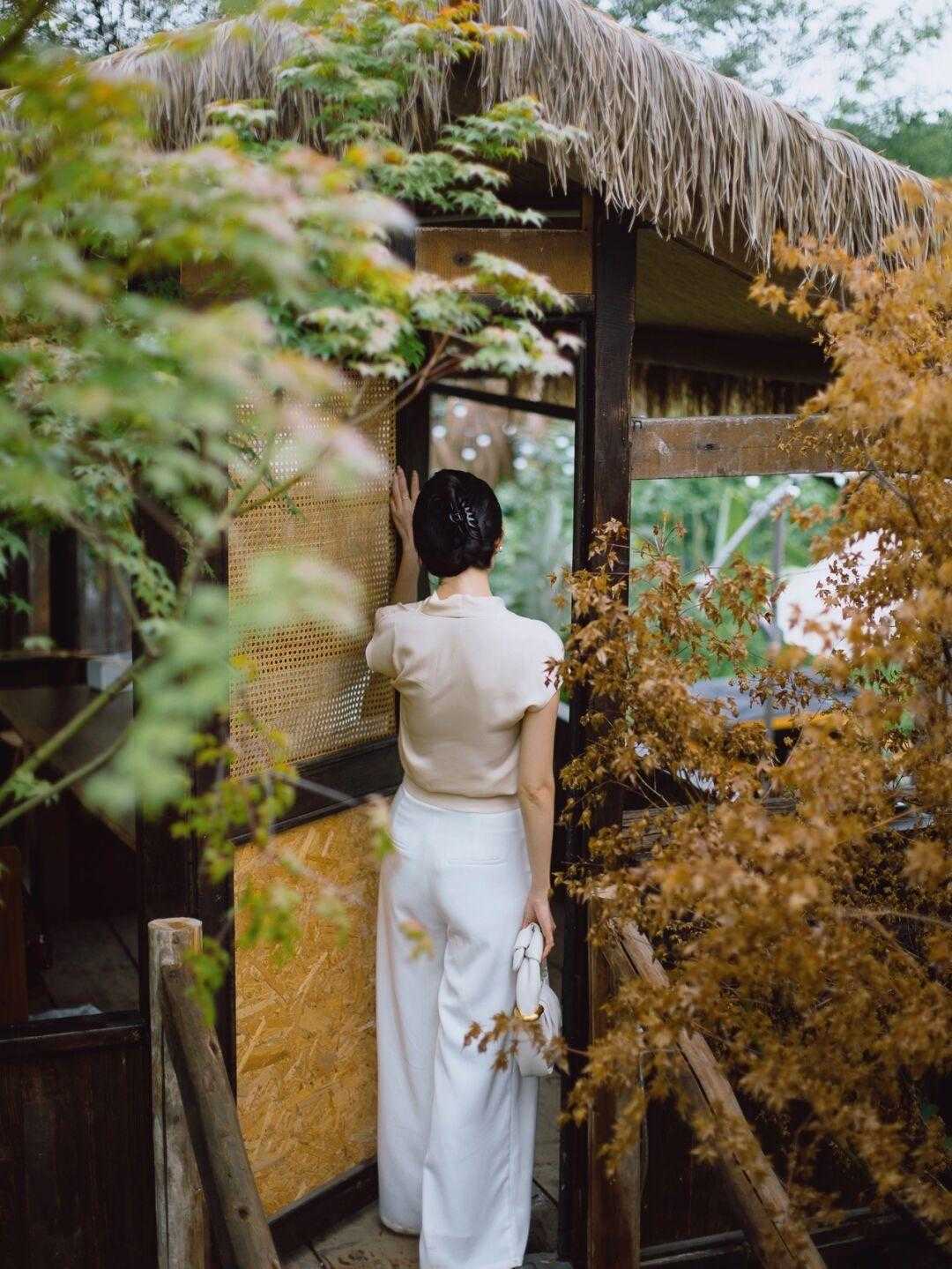 毛衣|25、35岁的女性穿衣不要太花哨，建议几个基础款，提高气质与颜值