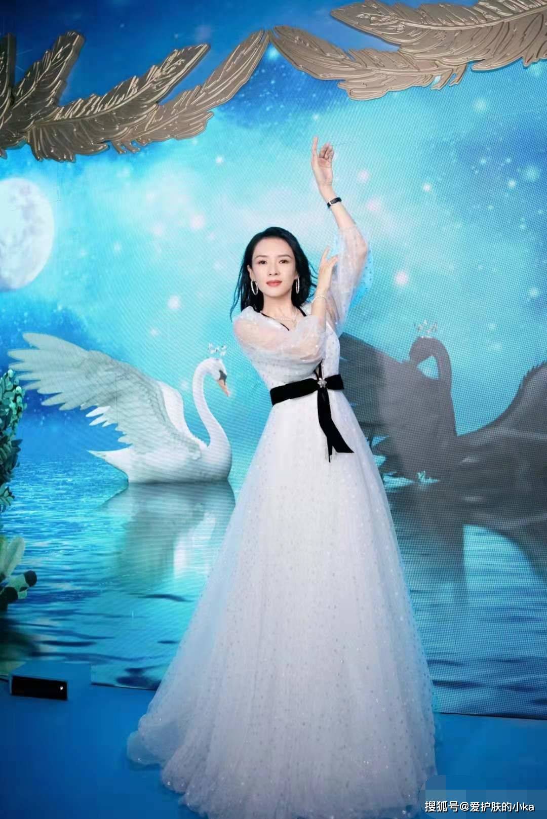 身材|章子怡生娃后气质大变，穿纱裙气质温婉，霸气不再只剩“妈感”