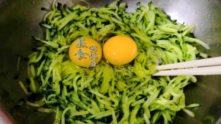 蔬菜|1根黄瓜2个鸡蛋，5分钟搞定快手营养早餐，比炒着吃拌着吃还香！