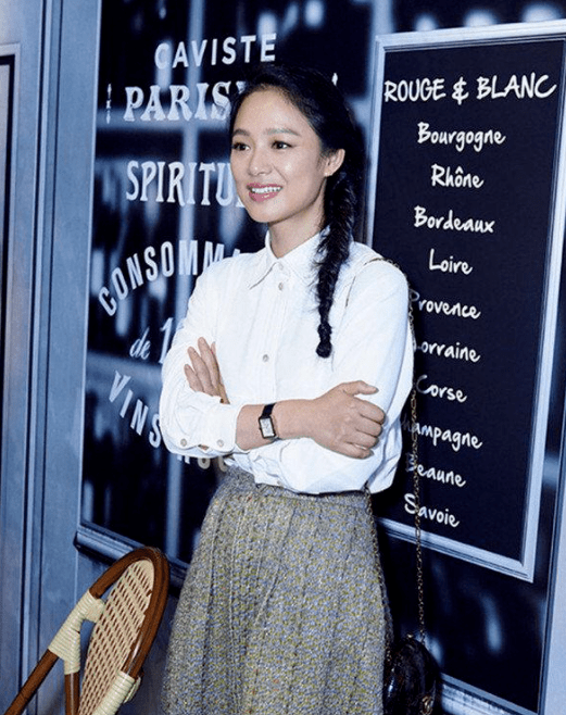 经典|28年前巩俐的“白衬衫＋小黑裤”太经典，周韵靠它也美得惊艳时光