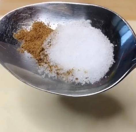 葱花|教你做一份香味可口的面食早餐，火腿葱花鸡蛋饼