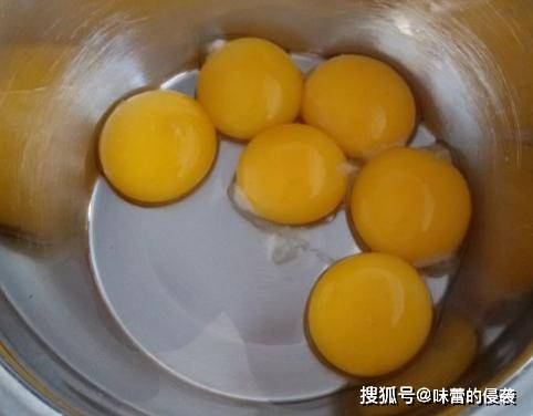 做法|烤箱不要闲置了，教你做蔓越莓戚风蛋糕，蓬松不塌陷，简单零失败