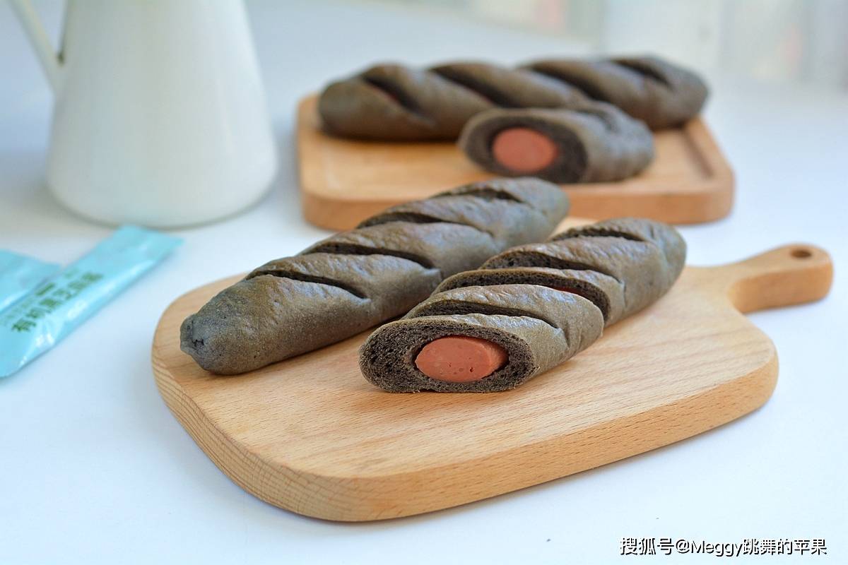 烤箱|黑芝麻肠仔包，早餐吃2个有底气，无需手套膜，简单又省事