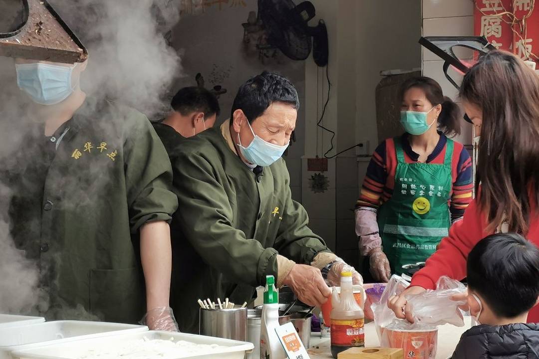 鸽子|武汉人过早引发的争议:其实武汉人很不重视早餐?