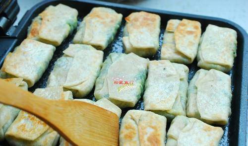煎饼|孩子早餐不吃饭，就做这个，薄皮大馅，好吃营养，5分钟一大锅