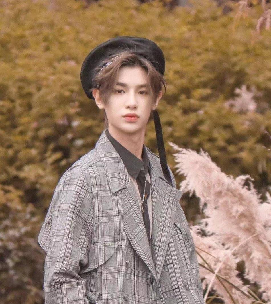 黄明昊|黄明昊连去两次快本，一期当场摔倒，一期还被谢娜扬言逐出师门