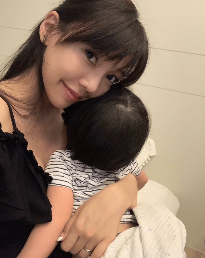 原创王力宏妻子一看就是大家闺秀不仅长相很清高还带着禁欲感