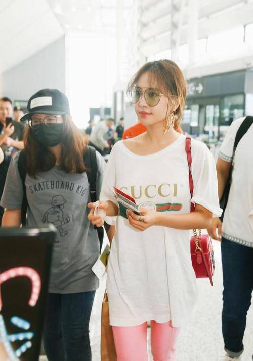 结果|蔡依林为了美穿一双粉色靴子，看着却像打底裤，网友：太尴尬了