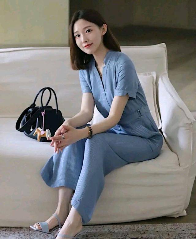 职场|职场打拼的女人很有魅力，但要学会打扮自己，穿对了是关键