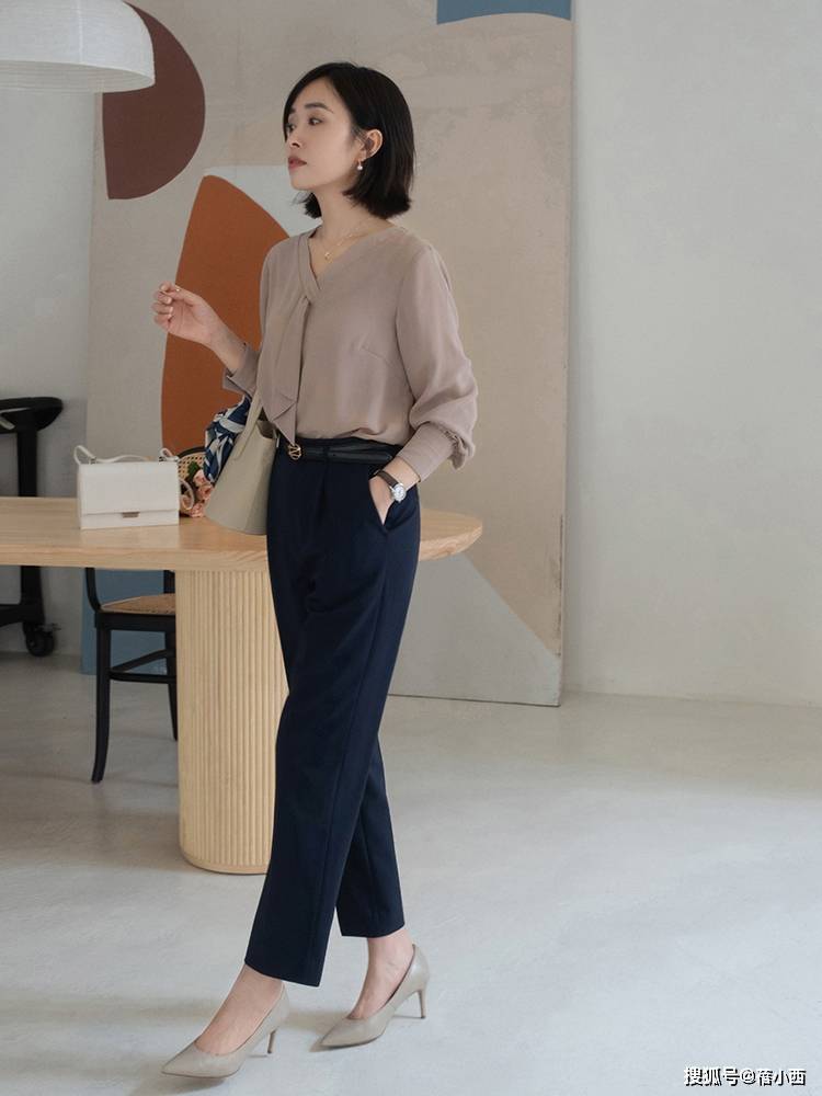 职场|见过大场面的女人，早秋第1件衣服首选“衬衫”，知性优雅又高级