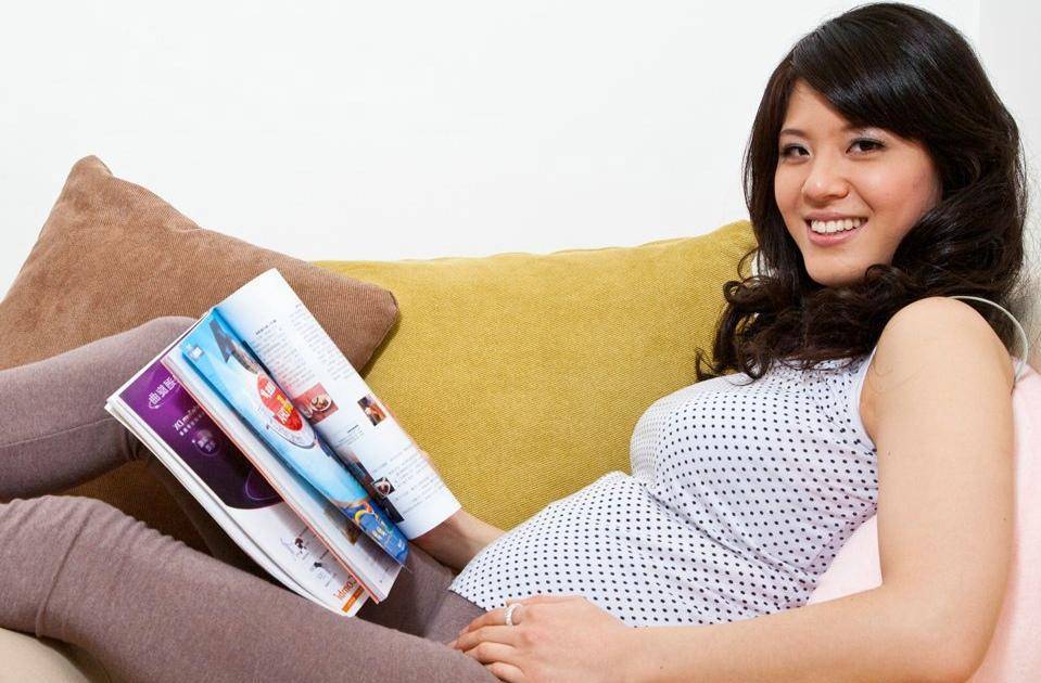 于家人|孕期玩手机致胎儿“疯狂”？医生：宝宝比孕妈还要嗨，3点得避开