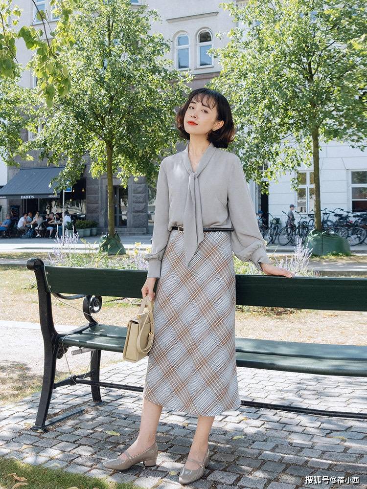 职场|见过大场面的女人，早秋第1件衣服首选“衬衫”，知性优雅又高级