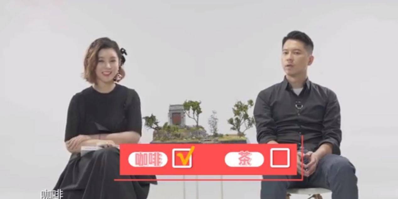 身材|李小萌上央视胖成球意外美翻！穿背带却是二胎妈，大圆脸有旺夫相