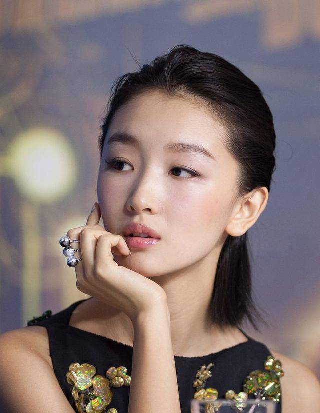 显高|搭配休闲鞋的话不仅舒适，并且时尚度也是比较高的