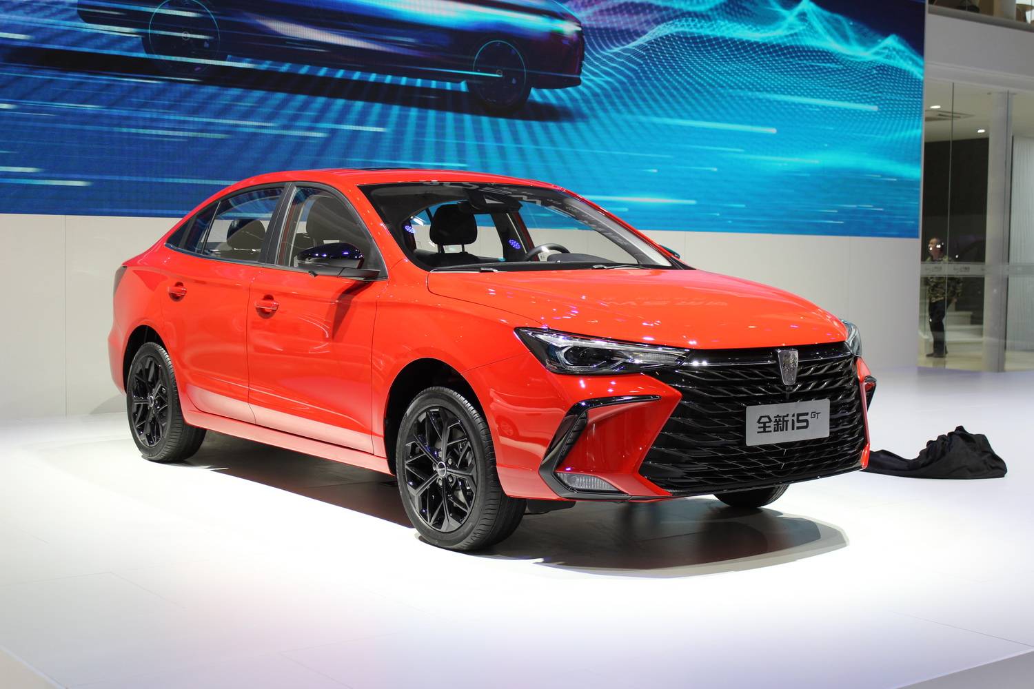 2021成都车展上汽荣威i5gt首发亮相