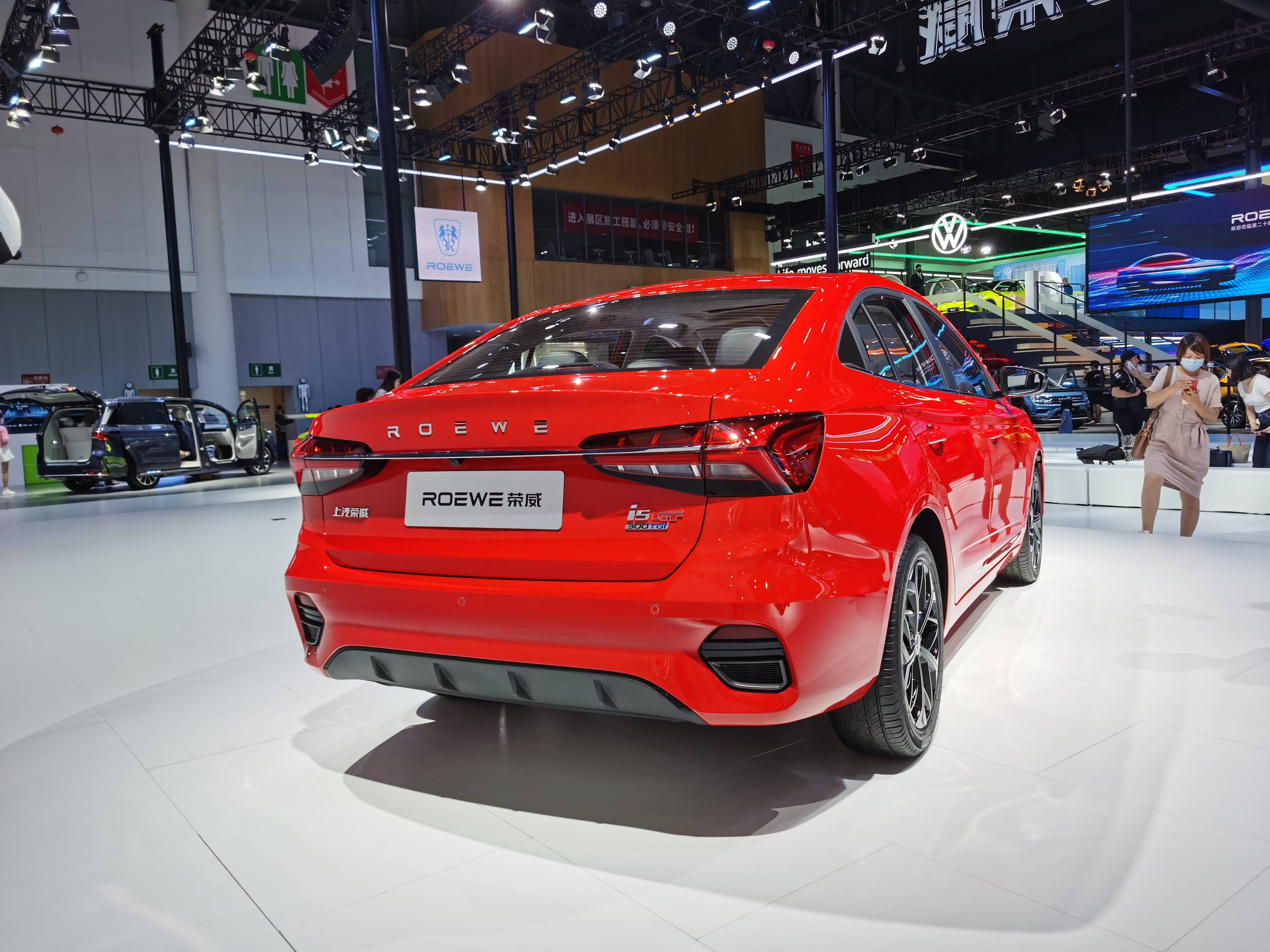 造型更时尚,搭1.5t高功率发动机,荣威i5 gt售价 8.79万起