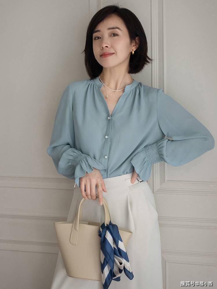 职场|见过大场面的女人，早秋第1件衣服首选“衬衫”，知性优雅又高级