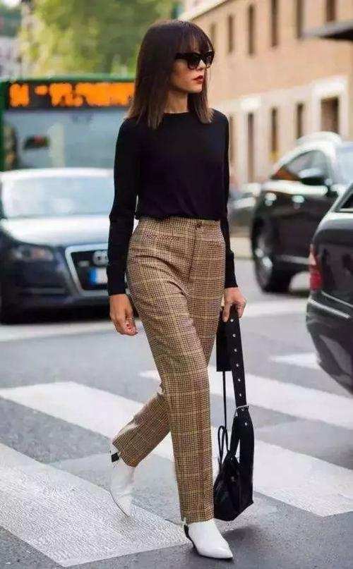 小姑娘|伊能静真把自己当小姑娘，穿格纹裤还扎高马尾，搂婆婆肩像孙女儿
