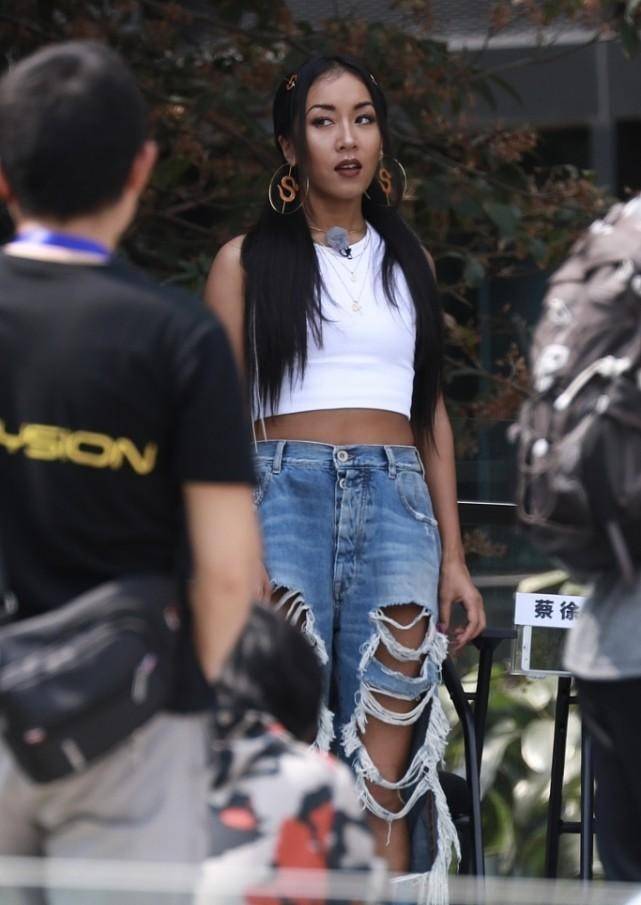 牛仔|Baby、邓紫棋、吉克隽逸路透图来袭,穿着复古的衣服,各自都很美