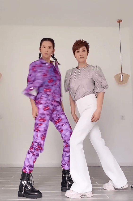 蔡少芬|闺蜜斗舞陈法蓉输了，条纹衣塞裤腰显腿长，比蔡少芬矮5cm是硬伤