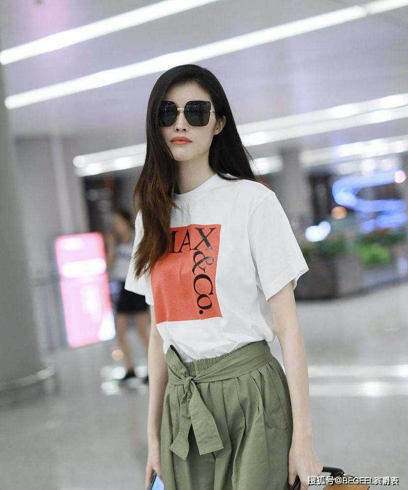 黑色|秋天最火的颜色不是大地色!4种橄榄绿百搭单品,穿出优雅感